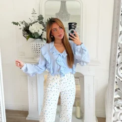 BLOUSE BLEU CIEL VOLANTS