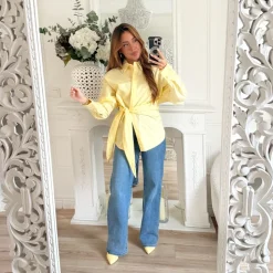 CHEMISE JAUNE À NOUER