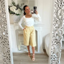 ENSEMBLE BLAZER ET BERMUDA JAUNE BEURRE