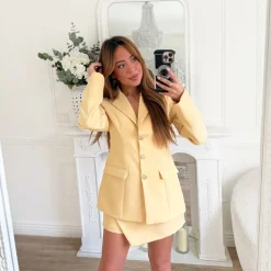 ENSEMBLE BLAZER JUPE SHORT JAUNE BEURRE