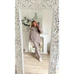 ENSEMBLE PANTALON PULL ET ÉCHARPE TAUPE EMMA