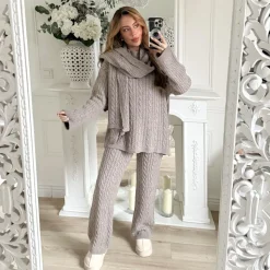 ENSEMBLE PANTALON PULL ET ÉCHARPE TAUPE EMMA