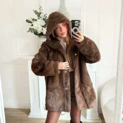 FOURRURE CHOCO MI-LONGUE À CAPUCHE ADÉLAÏDE