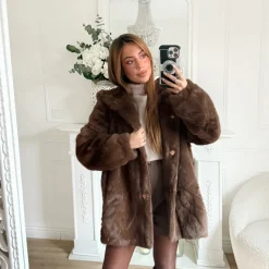 FOURRURE CHOCO MI-LONGUE À CAPUCHE ADÉLAÏDE