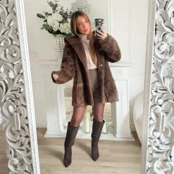FOURRURE CHOCO MI-LONGUE À CAPUCHE ADÉLAÏDE