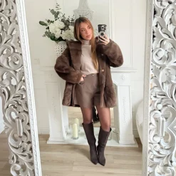 FOURRURE CHOCO MI-LONGUE À CAPUCHE ADÉLAÏDE