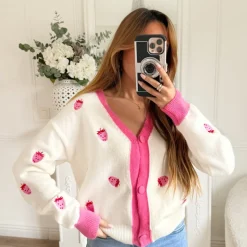 GILET BLANC ET ROSE FRAISES