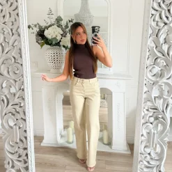 JEAN BEIGE FONÇÉ COUPE MOM FIT