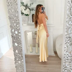 LONGUE ROBE DOS NU JAUNE MODÉLE 2