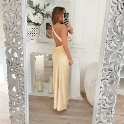 LONGUE ROBE JAUNE BEURRE DOS NU