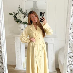 LONGUE ROBE JAUNE OFFICIER BOUTONS DORÉS