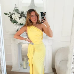 LONGUE ROBE MONOMANCHE JAUNE STRASS