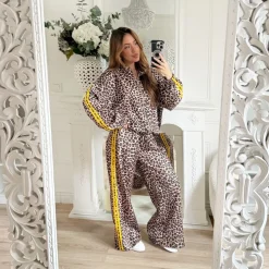 PANTALON JOGGING LÉOPARD BANDES JAUNES