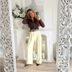 PANTALON TAILLEUR JAUNE AVEC CEINTURE CUIR