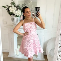 ROBE ROSE PASTEL FLEURS EN RELIEF