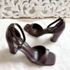 SANDALES CHOCO TALONS CARRÉS