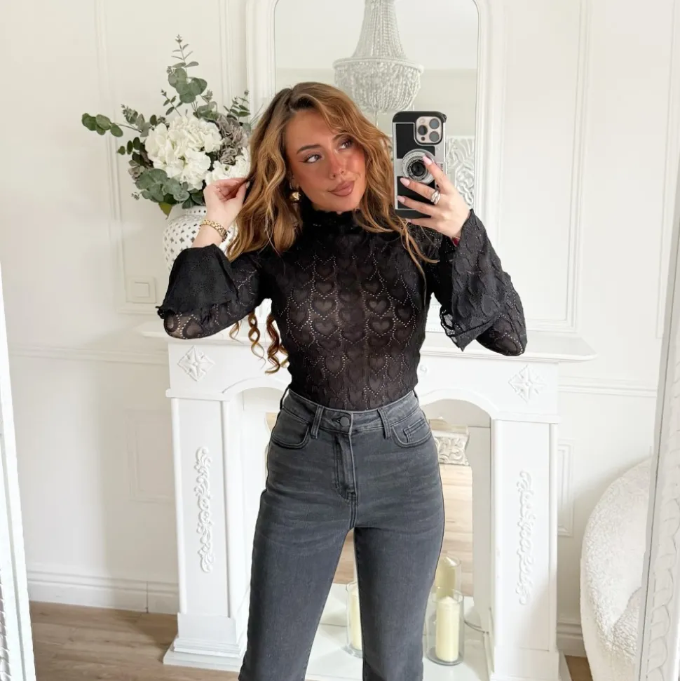 TOP DENTELLE BLACK COEURS